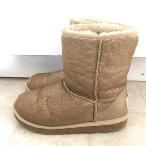 UGG GOLD SHORT BOOTS WOMENS 6 girls 4